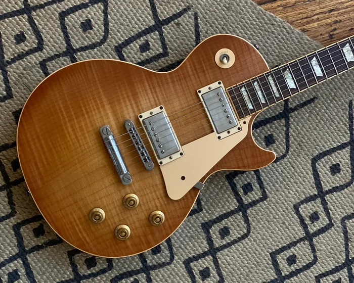 ’06 Gibson Les Paul Standard Premium Plus – Faded Honey Burst ?